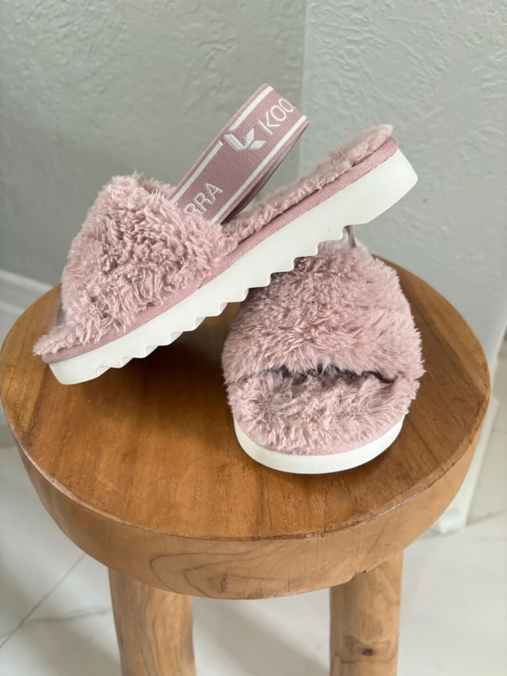 Koolaburra by UGG Pink Fuzzy Slide and cozy Sandals with Elastic Back Strap EUC